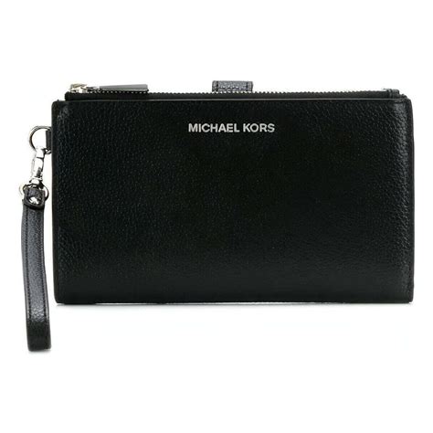 Peňaženky od značky Michael Kors .